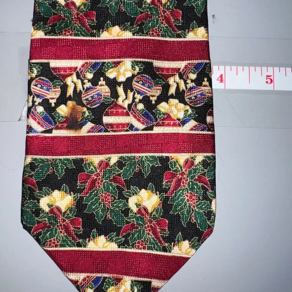 JosA‎ Bank Coperate Collection, HandSewn Festive Holiday Silk Tie Made in USA